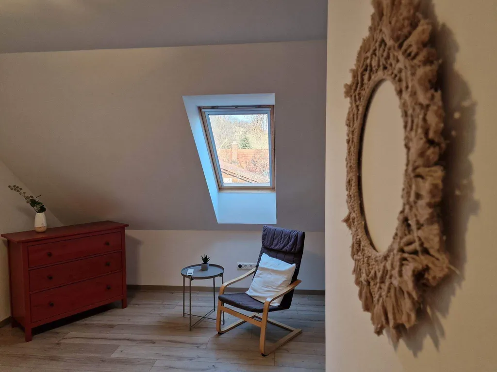 2. Tetőtéri szoba fotel